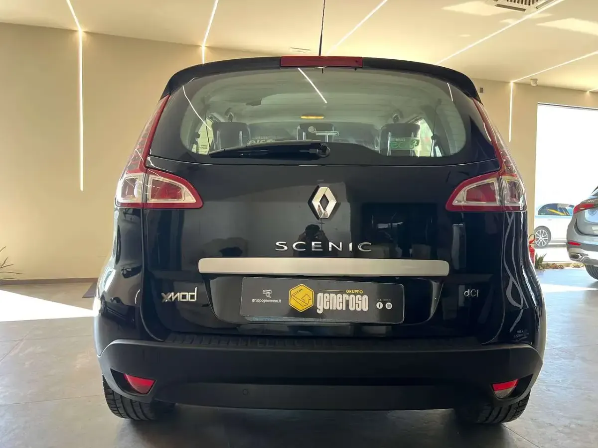 Käytetty Renault Scenic E-Tech Dynamique 131 HP (96 kW) 2011 Musta Katumaasturi