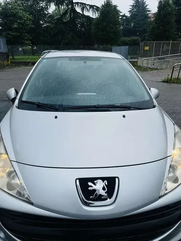Käytetty Peugeot 207 Filou 73 HP (53 kW) 2008 Sedan