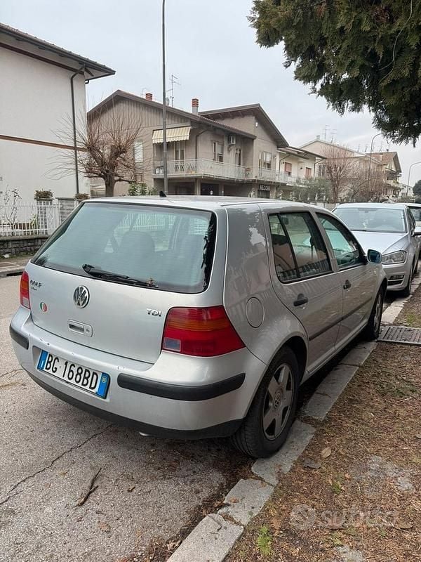 Usata VW Golf IV 101 CV (74 kW) 2000 Grigio Utilitaria
