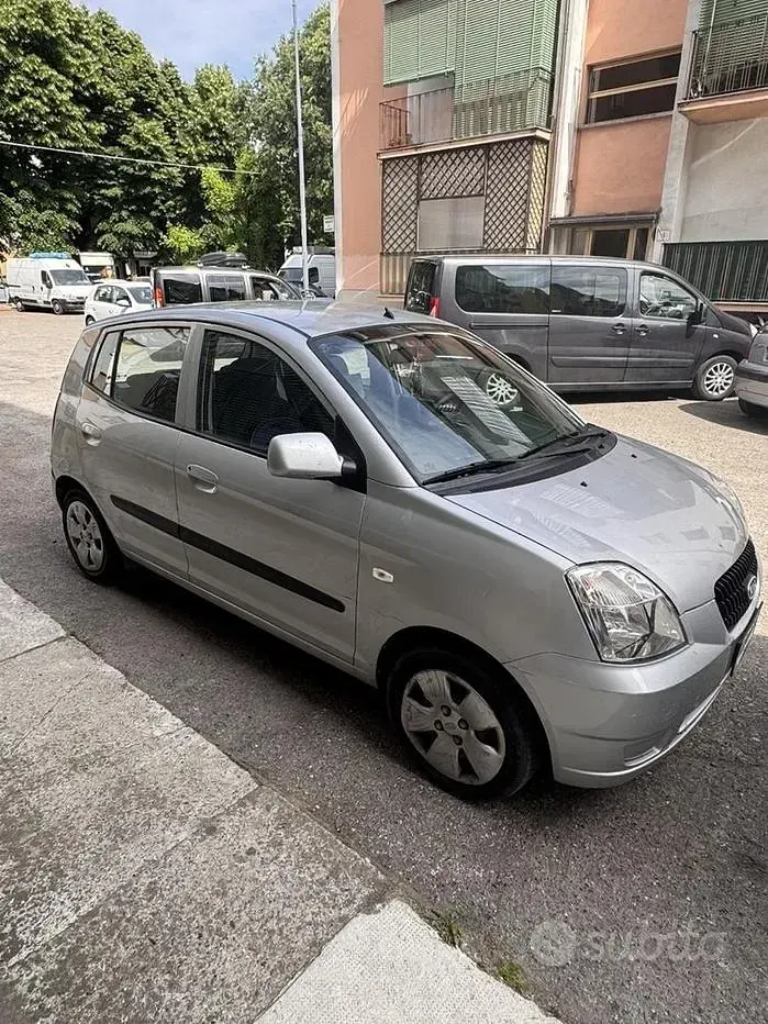 Usata Kia Picanto 61 CV (44 kW) 2005 Grigio Utilitaria
