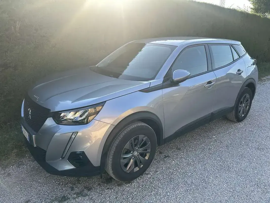 Usata Peugeot 2008 Active 110 CV (80 kW) 2021 Grigio SUV
