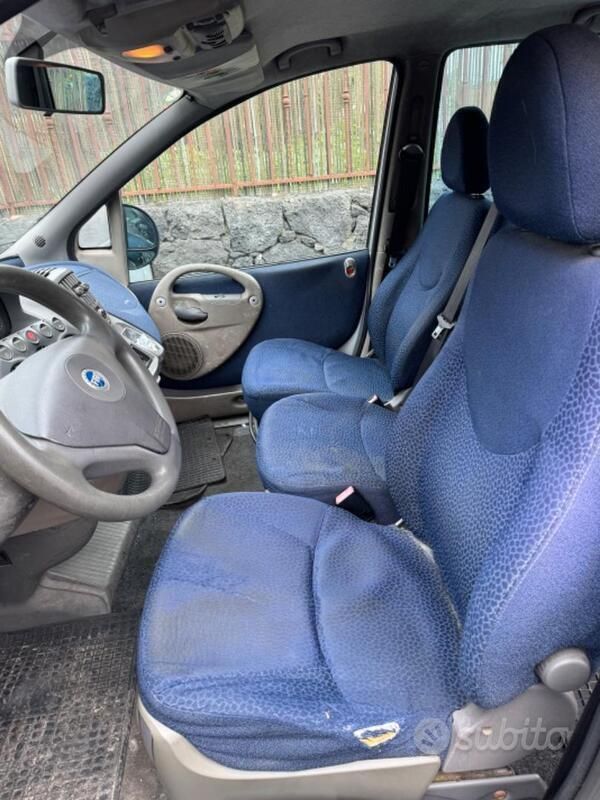 Grigio Usata 2004 Fiat Multipla Monovolume | 1500 € (Ottimo prezzo) - Immagine 1/4