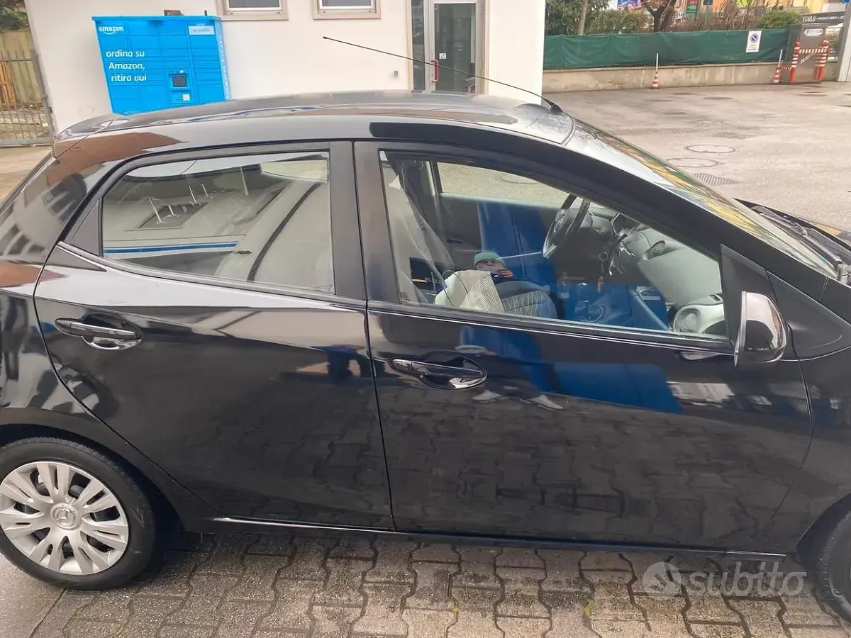 Usata Mazda 2 75 CV (55 kW) 2008 Nero Utilitaria