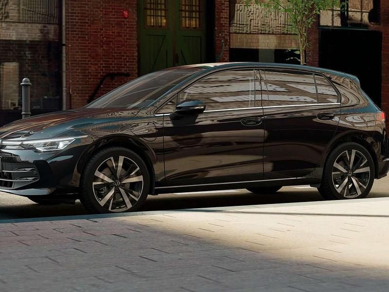 Nuova VW Golf VIII Style 204 CV (150 kW) 2026 Grenadill black metallizzato Berlina