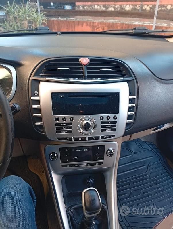 Usata Lancia Delta 105 CV (77 kW) 2010 Nero Utilitaria