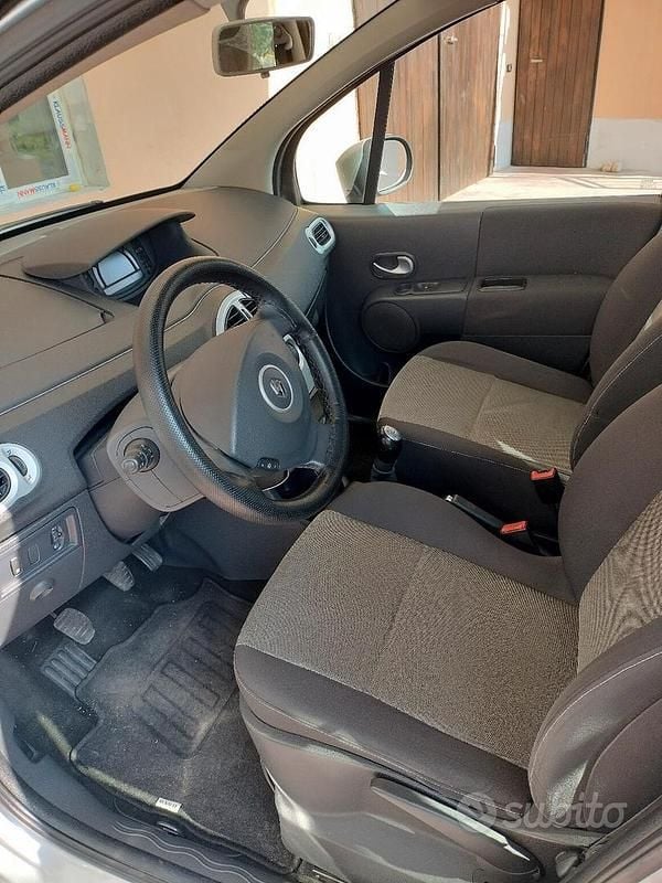 Usata Renault Modus 75 CV (55 kW) 2010 Grigio Monovolume