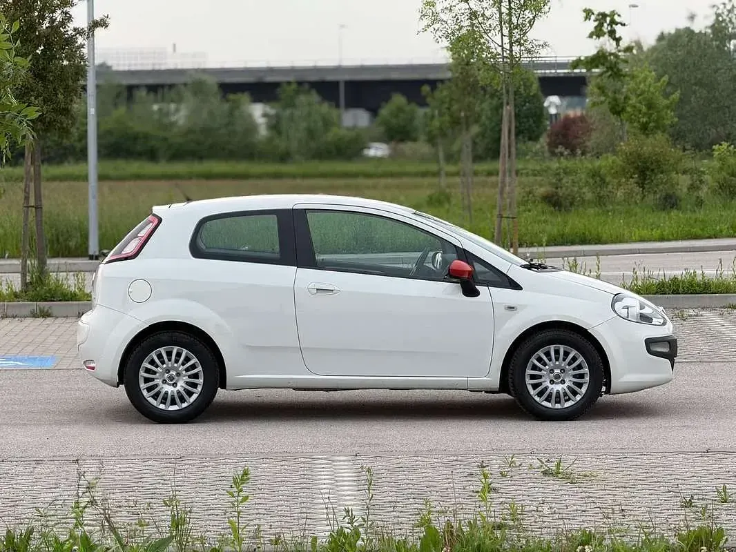 Usata Fiat Punto Evo Dynamic 75 CV (55 kW) 2012 Bianco Utilitaria