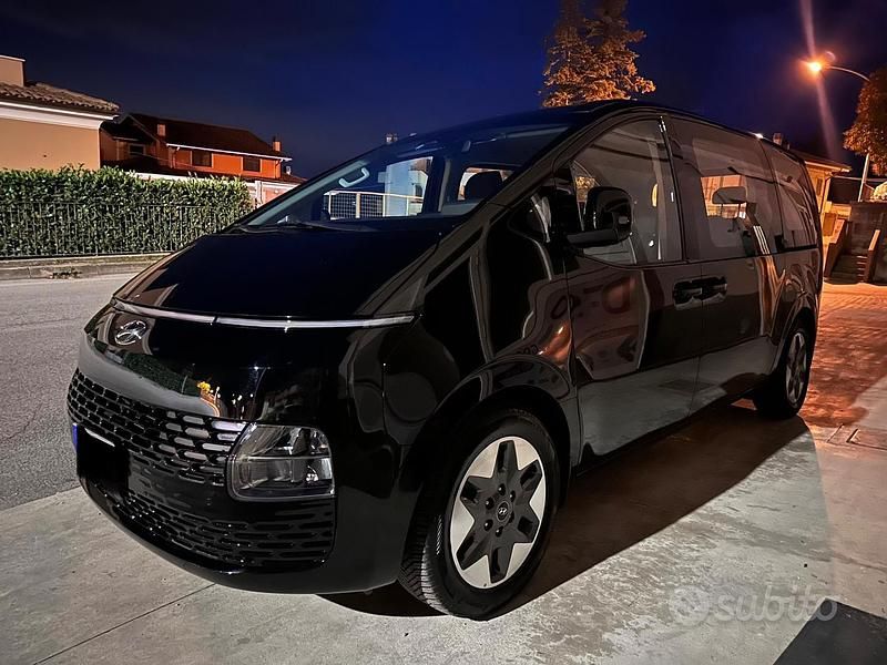 Usata Hyundai Staria 176 CV (129 kW) 2023 Nero Monovolume