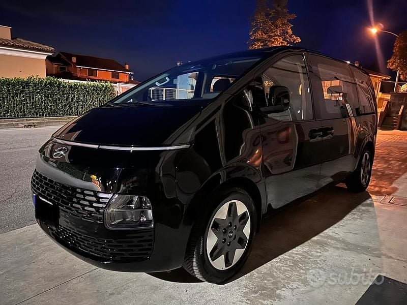 Usata Hyundai Staria 177 CV (130 kW) 2023 Nero Monovolume