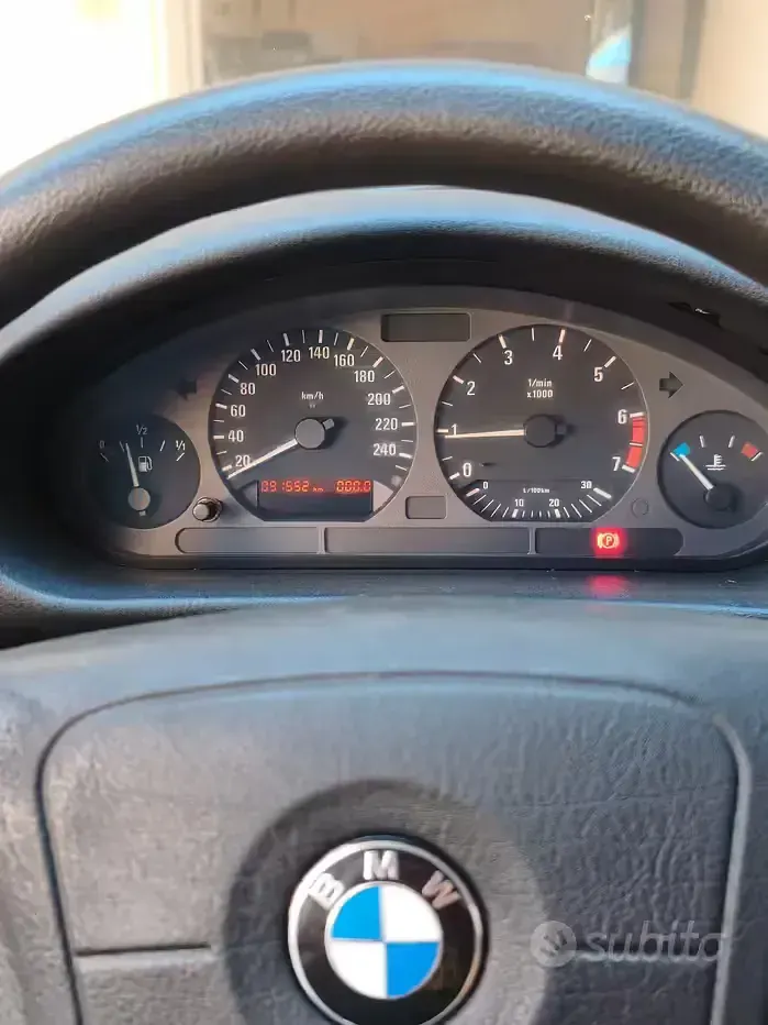 Usata BMW 318 115 CV (84 kW) 1996 Bluazzurro Berlina