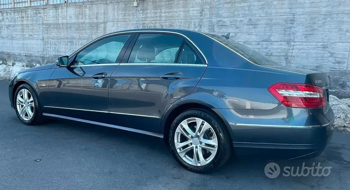 Usata Mercedes E220 Avantgarde 170 CV (125 kW) 2009 Grigio Berlina