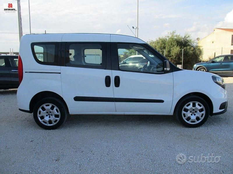 Usata Fiat Doblò Easy 95 CV (69 kW) 2018 Bianco Monovolume