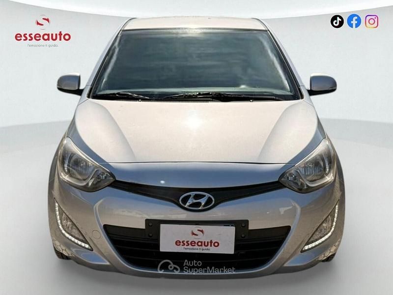 Usata Hyundai i20 Edition 75 CV (55 kW) 2014 Gray Utilitaria