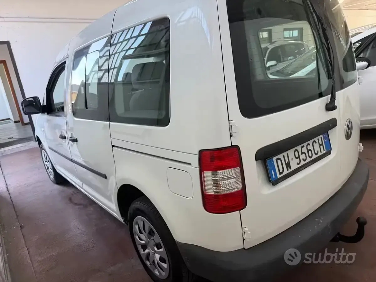 Usata VW Caddy 102 CV (75 kW) 2009 Bianco Monovolume