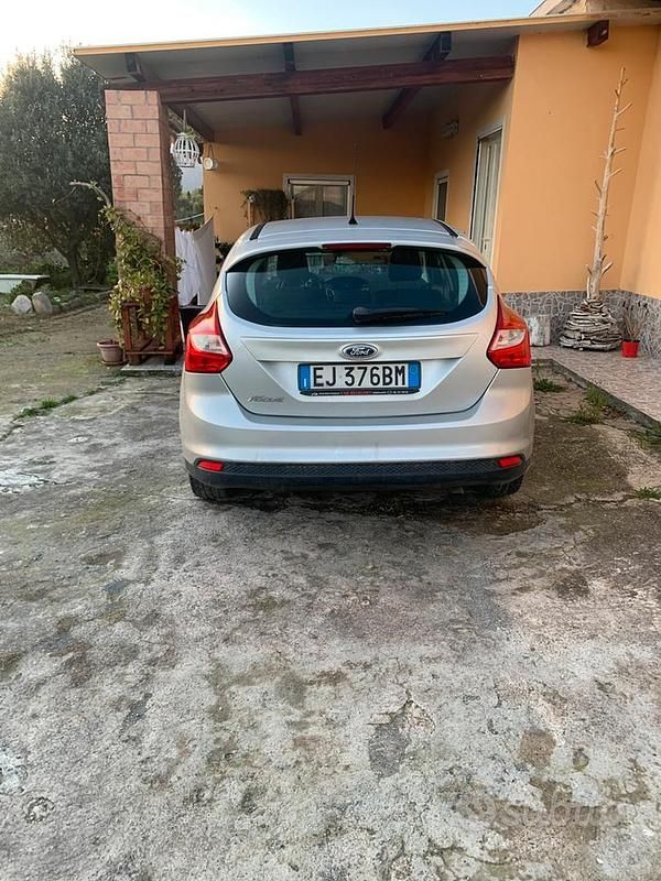 Usata Ford Focus 125 CV (91 kW) 2011 Grigio Berlina