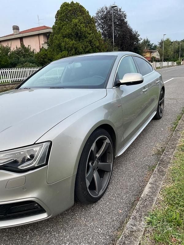 Grigio Usata 2012 Audi A5 Tre volumi | 14.800 € (Buon prezzo) - Immagine 1/4