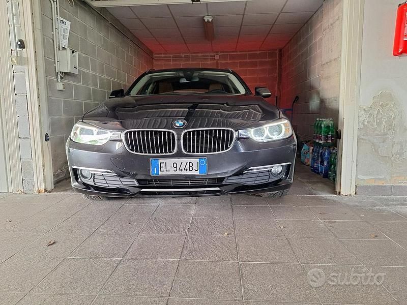 Nero Usata 2012 BMW 320 Luxury Line Station wagon | 7500 € (Buon prezzo) - Immagine 1/4
