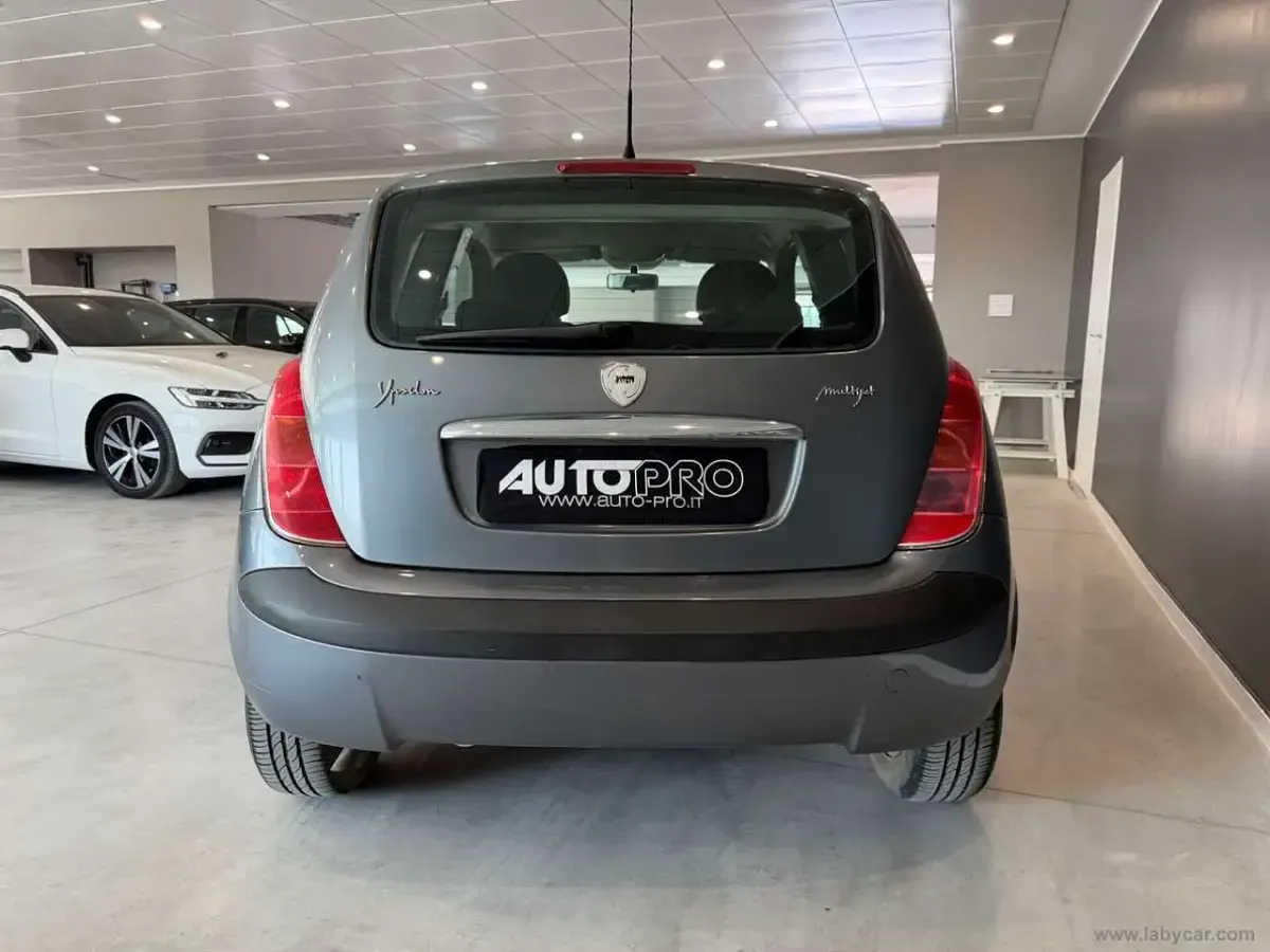 Usata Lancia Ypsilon 69 CV (50 kW) 2006 Grigio Utilitaria