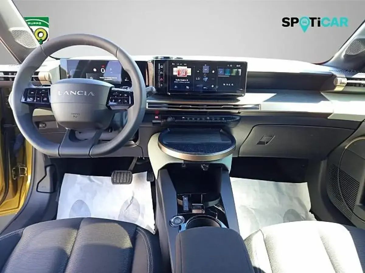Nuova Lancia Ypsilon 101 CV (74 kW) 2026 Oro Utilitaria