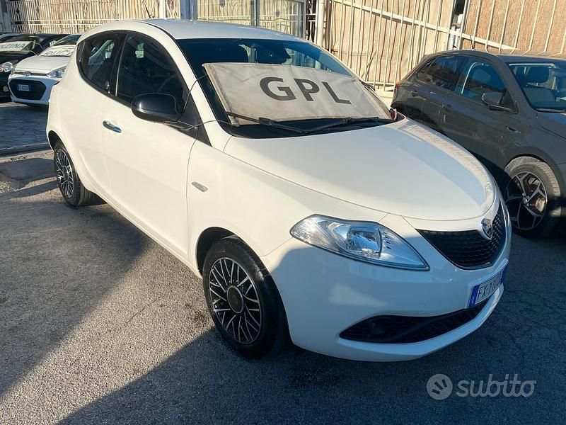 Usata Lancia Ypsilon 69 CV (50 kW) 2019 Bianco Utilitaria