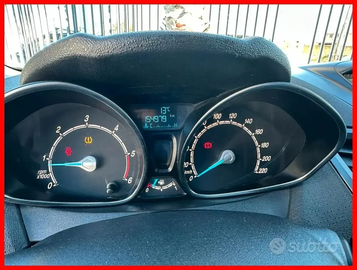 Usata Ford Fiesta Titanium 75 CV (55 kW) 2014 Grigio Utilitaria