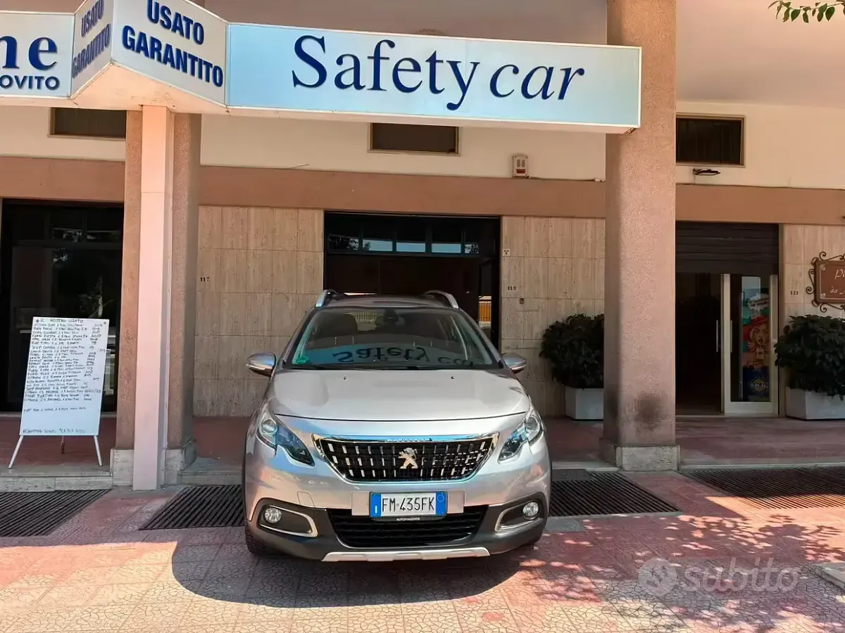 Usata Peugeot 2008 GT-line 99 CV (72 kW) 2017 Grigio SUV
