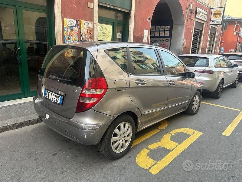 Usata Mercedes A180 Classic 108 CV (79 kW) 2005 Grigio Berlina