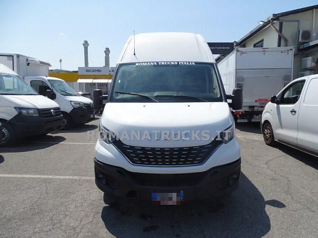 Usata Iveco Daily 136 CV (100 kW) 2020 Bianco pastello Berlina