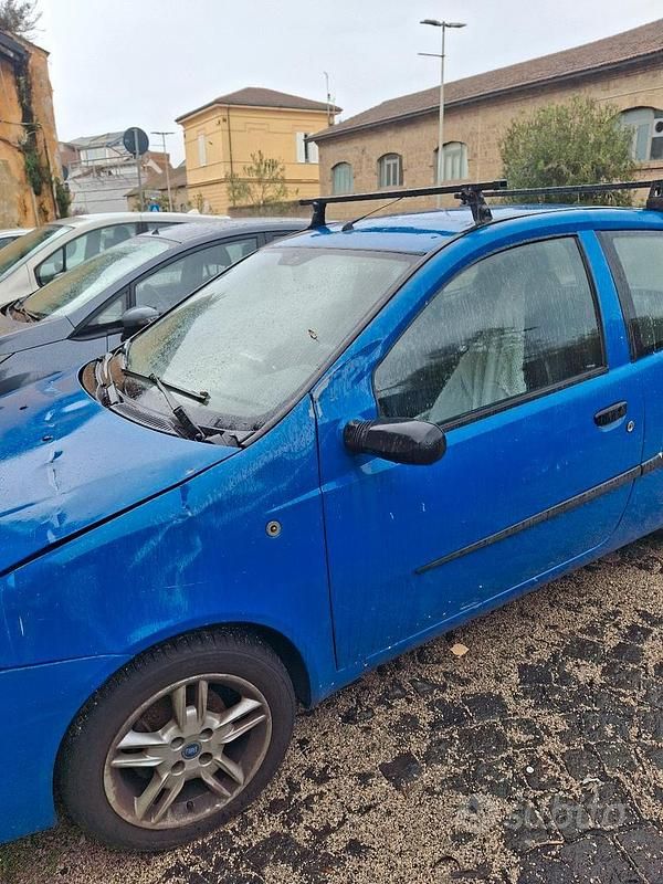 Usata Fiat Punto 2005 Blu Utilitaria