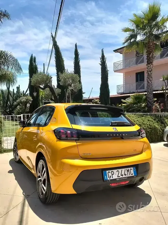 Usata Peugeot 208 Active 75 CV (55 kW) 2023 Giallo Utilitaria