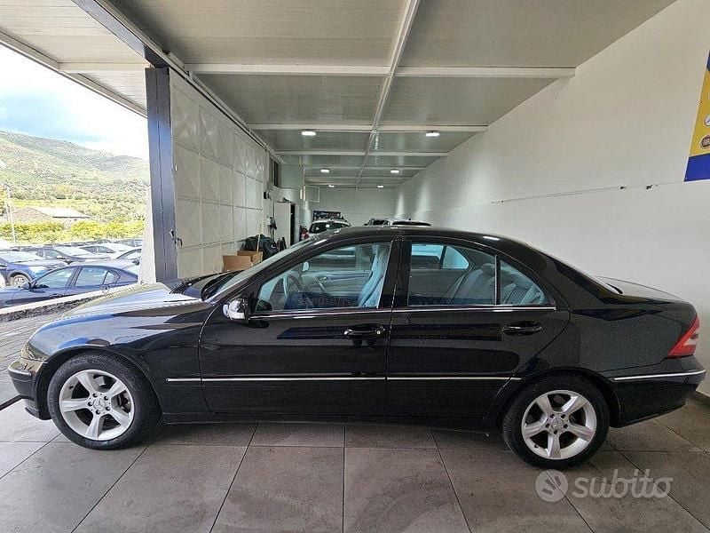 Usata Mercedes C220 Avantgarde 150 CV (110 kW) 2006 Nero Berlina