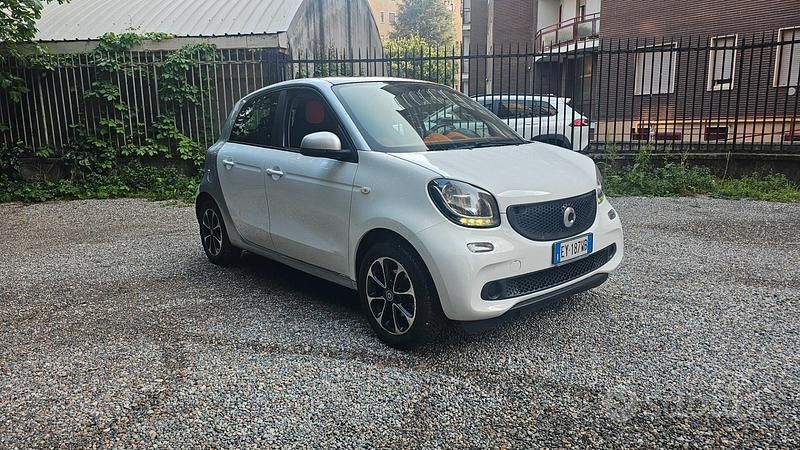 Usata Smart ForFour 71 CV (52 kW) 2015 Bianco Utilitaria