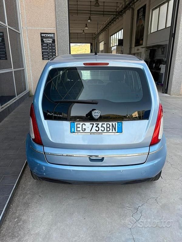 Usata Lancia Musa Gold 95 CV (69 kW) 2011 Blu Monovolume
