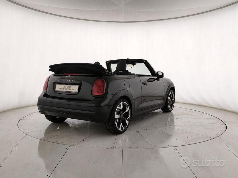 Nuova Mini Cooper Classic 2025 Nero Utilitaria