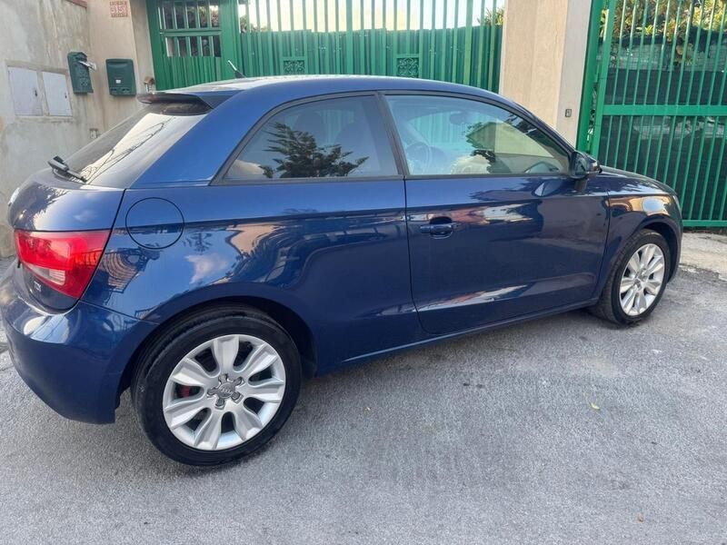 Usata Audi A1 Attraction 105 CV (77 kW) 2011 Blu Utilitaria