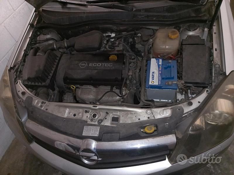 Usata Opel Astra 125 CV (91 kW) 2005 Grigio Coupé