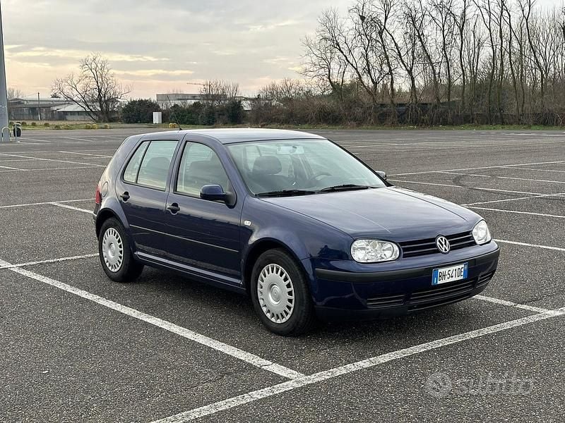 Usata VW Golf IV Highline 101 CV (74 kW) 2000 Blu Berlina