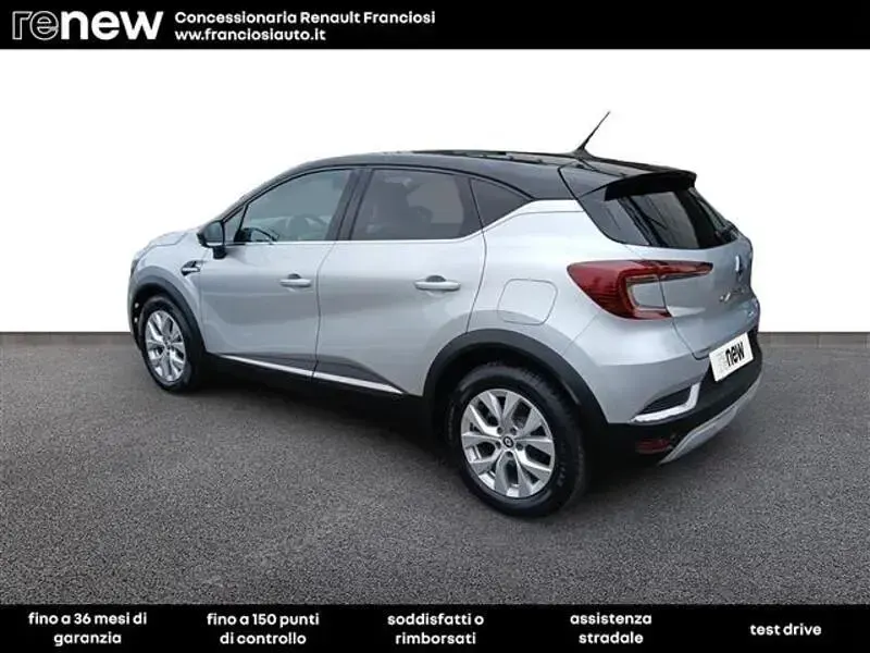 Usata Renault Captur Intens 143 CV (105 kW) 2022 Grigio chiaro SUV