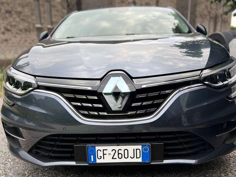 Grigio Usata 2021 Renault Mégane IV Tre volumi | 18.200 € (Buon prezzo) - Immagine 1/4