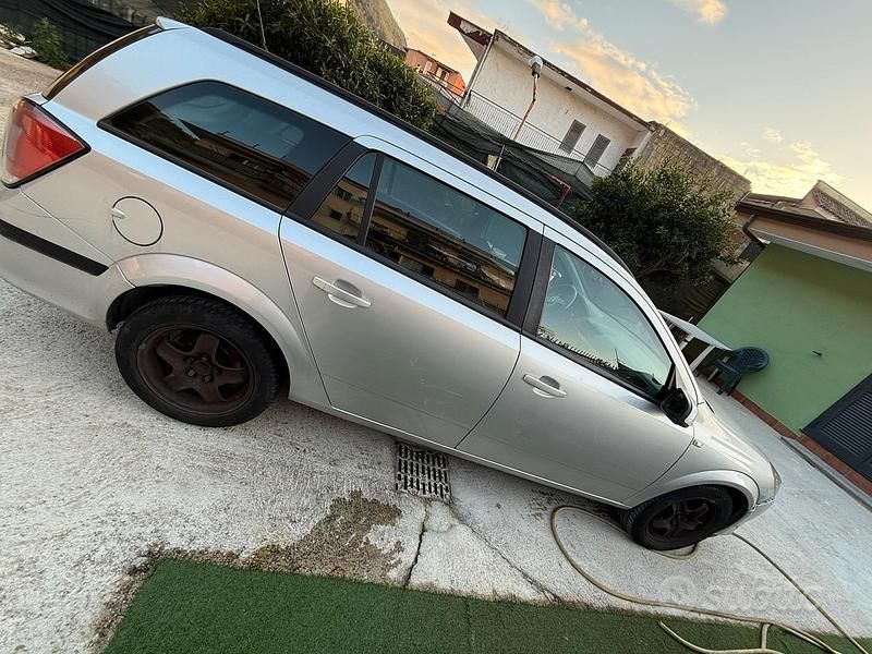 Usata Opel Astra 101 CV (74 kW) 2007 Grigio Station wagon