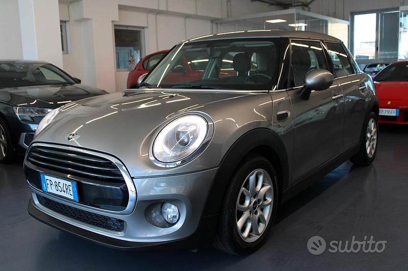 Usata Mini Cooper D Business 116 CV (85 kW) 2018 Beige Utilitaria