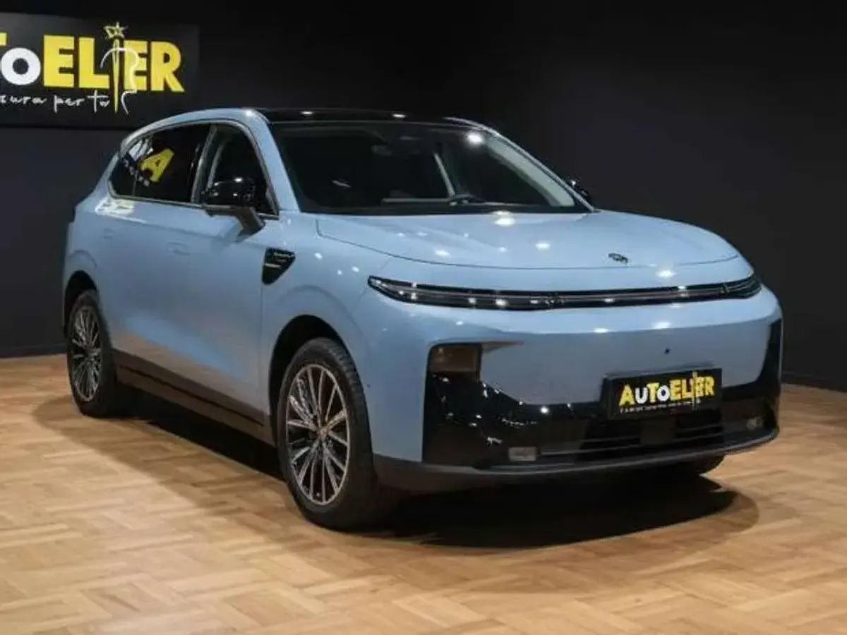 Nuova Leapmotor B10 216 CV (158 kW) 2026 Starry night blue SUV
