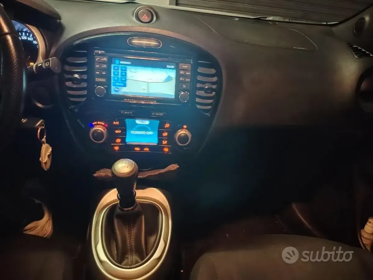 Usata Nissan Juke Tekna 110 CV (80 kW) 2016 Grigio SUV