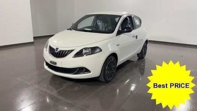 Usata Lancia Ypsilon Gold 69 CV (50 kW) 2023 Bianco Utilitaria