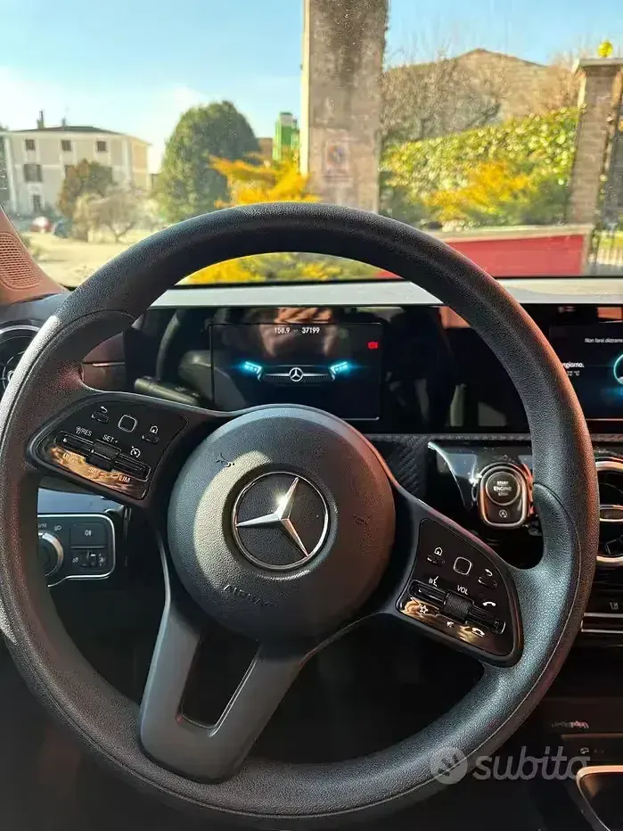 Usata Mercedes CLA180 116 CV (85 kW) 2023 Nero Coupé