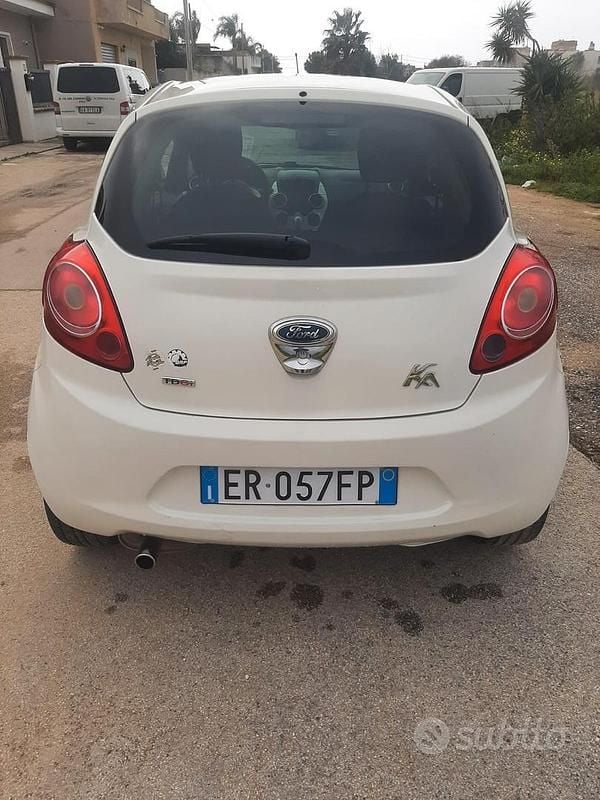 Usata Ford Ka 75 CV (55 kW) 2013 Bianco Utilitaria