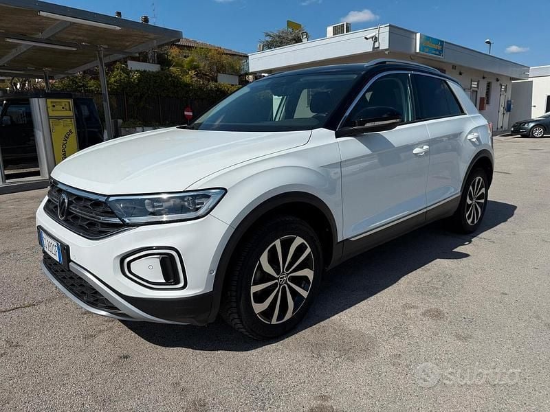 Usata VW T-Roc R-line 150 CV (110 kW) 2024 Bianco SUV