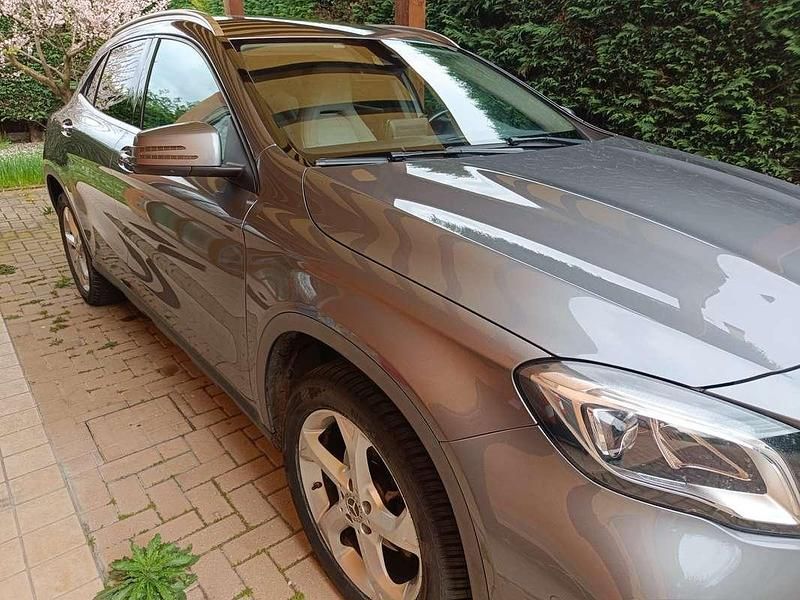 Usata Mercedes GLA200 136 CV (100 kW) 2017 Grigio SUV