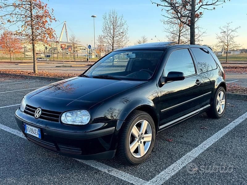 Nero Usata 2001 VW Golf IV Due volumi | 1900 € (Buon prezzo) - Immagine 1/4