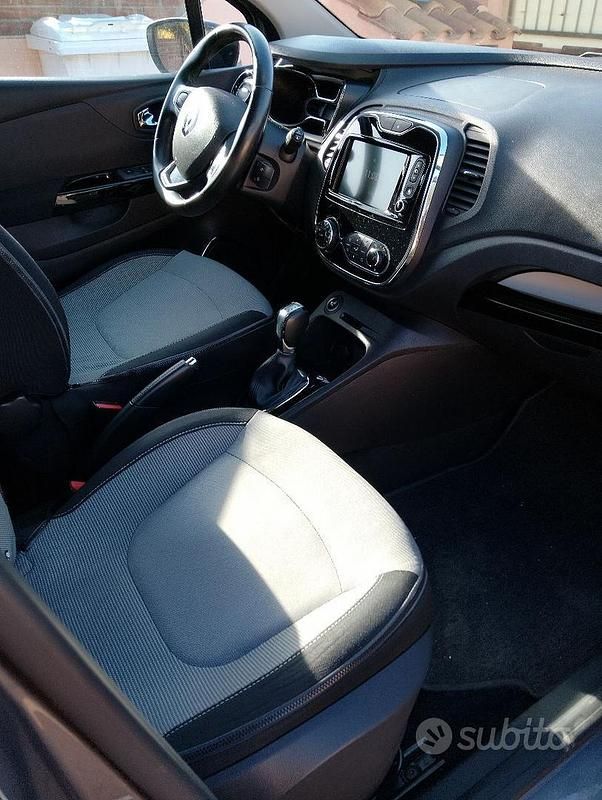 Usata Renault Captur 90 CV (66 kW) 2017 Grigio SUV